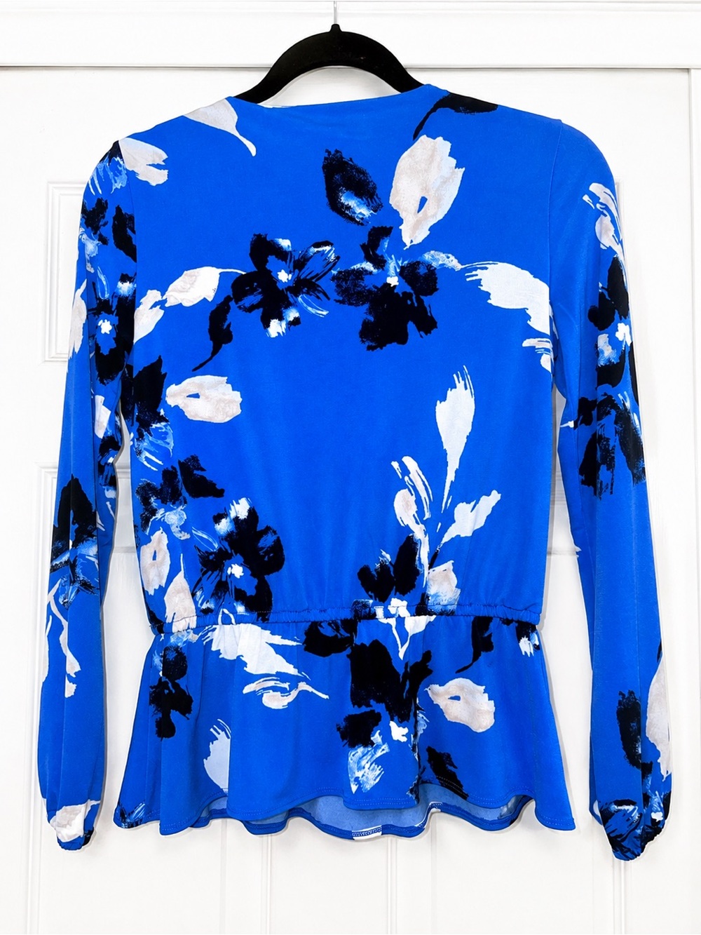 💙🖤WHBM Blue Floral Peplum Blouse Sz XS Long Sleeve V Neck Top 🖤💙 - Picture 4 of 9